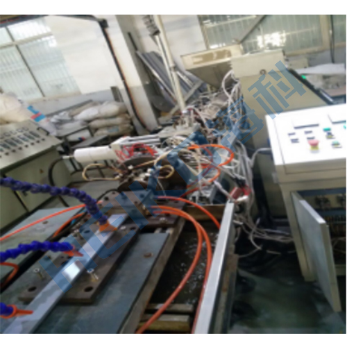 單柱換網器PC異型材生產線2.jpg